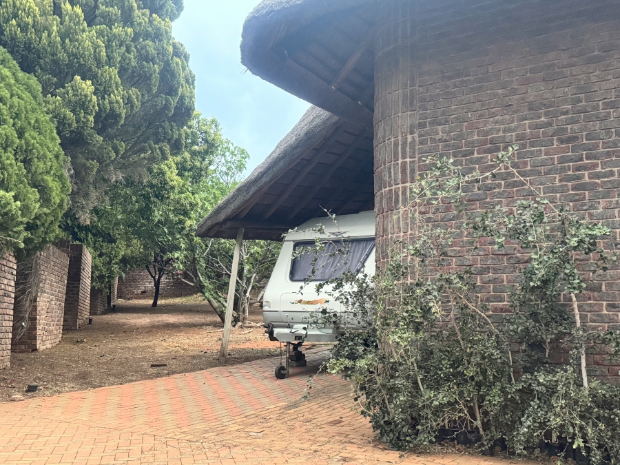 6 Bedroom Property for Sale in Doringkruin North West